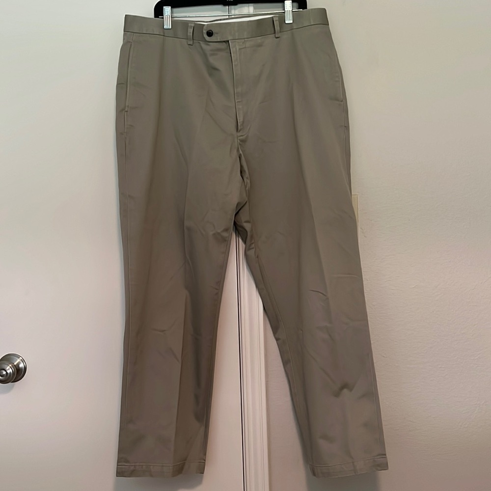 Joseph and Feiss men’s dark khaki pants. Size 40x30. 100% cotton. EUC.